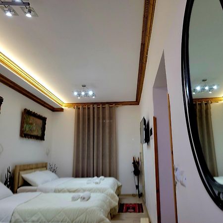 Alsara Guesthouse Gjirokastër Esterno foto
