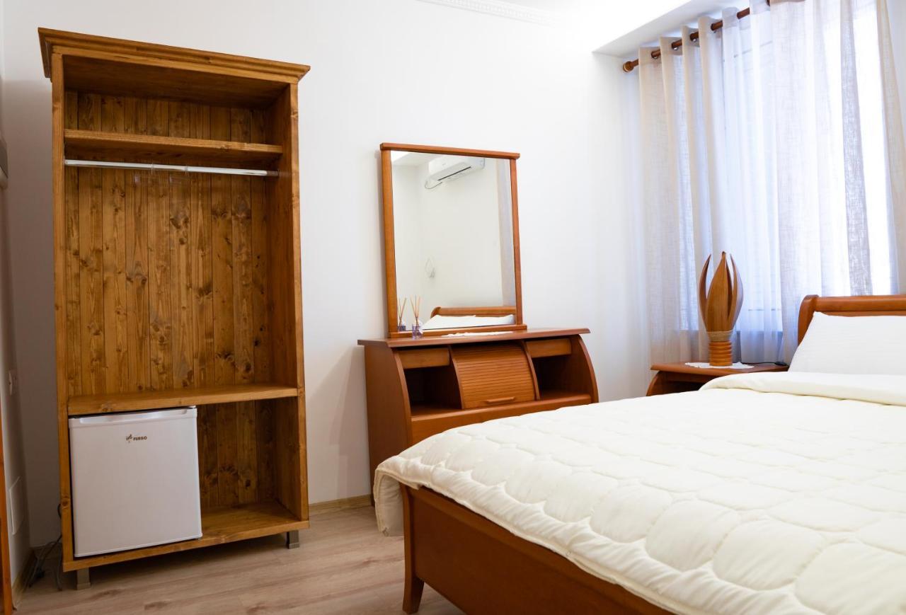 Alsara Guesthouse Gjirokastër Esterno foto