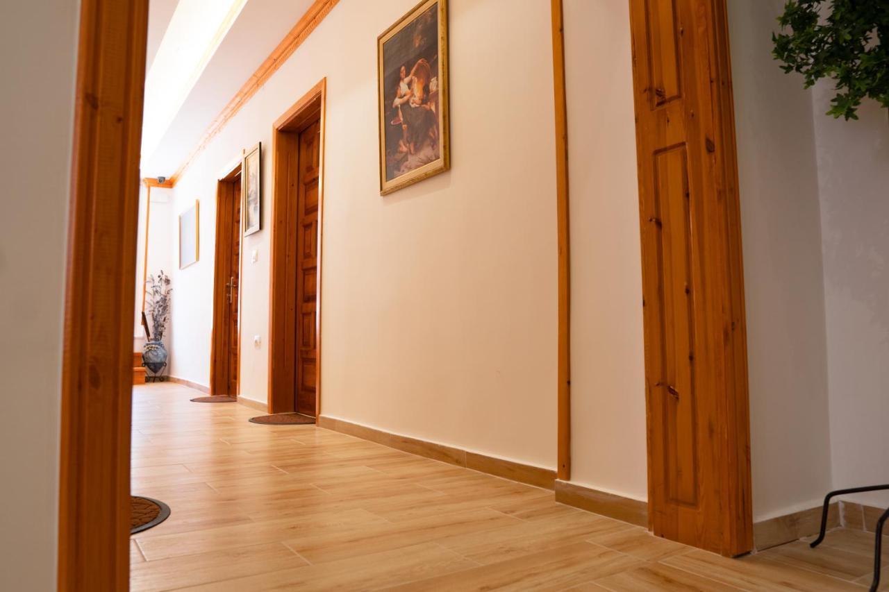 Alsara Guesthouse Gjirokastër Esterno foto