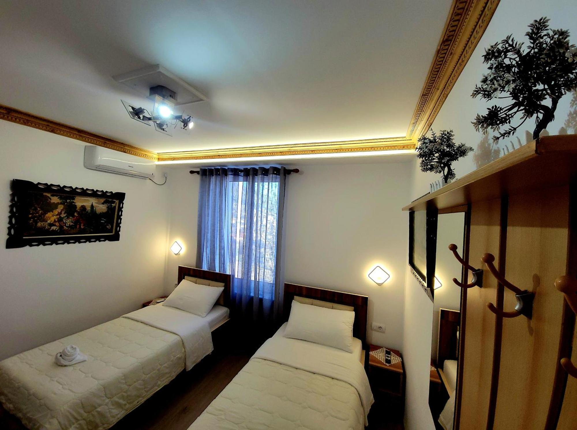 Alsara Guesthouse Gjirokastër Esterno foto