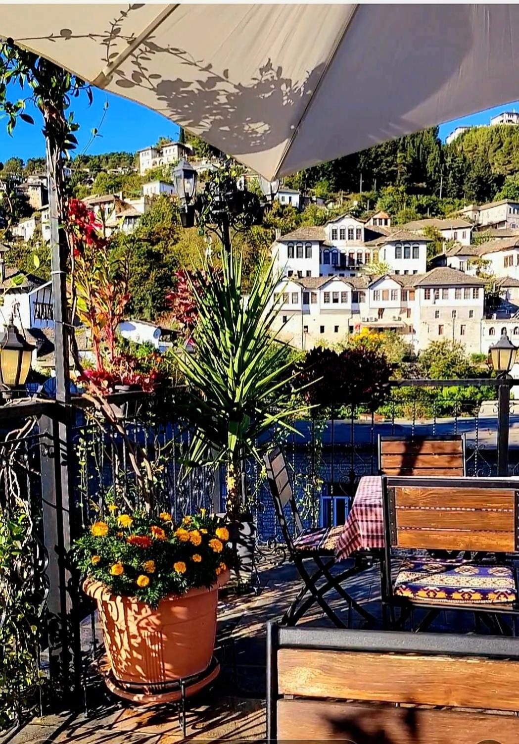 Alsara Guesthouse Gjirokastër Esterno foto